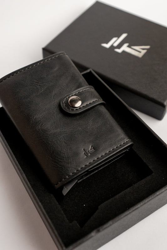 Slim vs Pop-up Wallets in Pakistan — Which One Should You Buy?